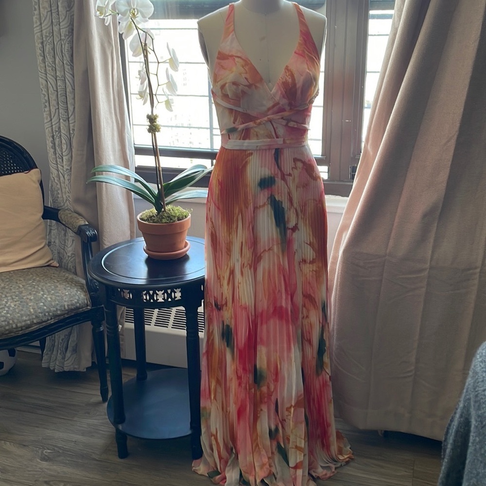 Laundry by Shelli Segal long dress. Size 6